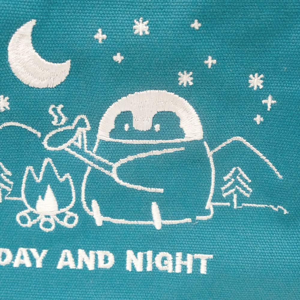 My Little Penguin 小企鵝戶外系列 | 晚上吃魚刺繡帆布袋
